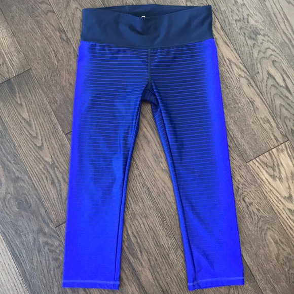 GAP Workout capris - Picture 2 of 6